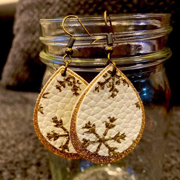 Jewelry - Faux leather earrings